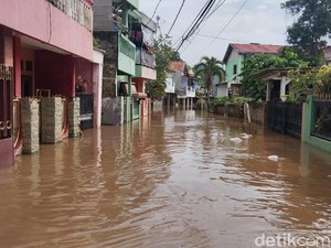 Banjir Masih Genangi 10 RT di Jakarta, Ketinggian Air di Kampung Melayu 95 Cm
