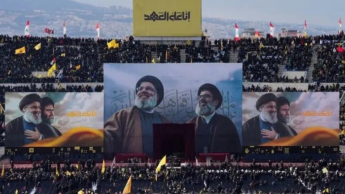 People gather to attend the public funeral ceremony of Hezbollah leaders Hassan Nasrallah and Hashem Safieddine, who were killed during Israeli airstrikes last year, on the outskirts of Beirut, Lebanon, February 23, 2025. (Reuters)