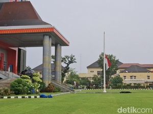 3 Polisi Lampung Gugur, Polda Sumsel Kibarkan Bendera Setengah Tiang