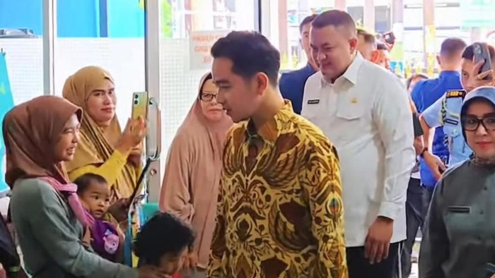 Bupati Bogor Rudy Susmanto saat mendampingi kunjungan Wapres Gibran
