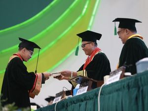 Buya Yahya, Ulama dan Profesor yang Wisuda S1 Psikologi di Unissula