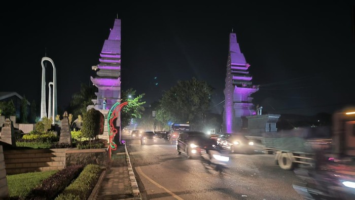 Gapura Naga Giri Gresik