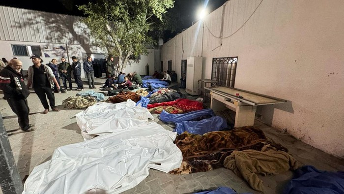SENSITIVE MATERIAL. THIS IMAGE MAY OFFEND OR DISTURB    Mourners gather near the bodies of Palestinians killed in Israeli strikes, at a hospital in Gaza City March 18, 2025. REUTERS/Stringer