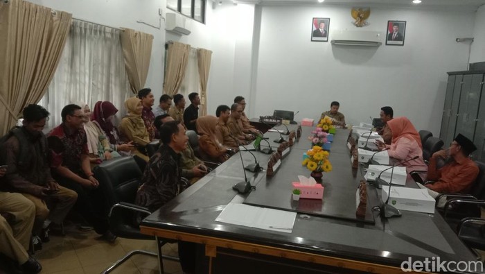 Guru CPPPK Indramayu datangi DPRD desak Pemda Indramayu terbitkan SK