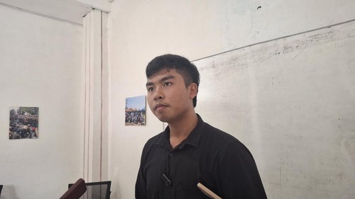 I Gede Andi Winaba, Pendamping Bantuan Hukum Advokat Bidang Isu Perburuhan LBH Bali, saat diwawancarai, Senin (17/3/2025). (Fabiola Dianira/detikBali)