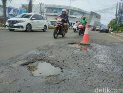 Waspada! Jalur Mudik di Cianjur Berlubang