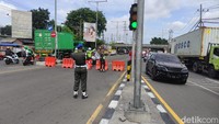 Selain sistem satu arah, Satlantas Polresta Sidoarjo juga berkoordinasi dengan Dinas Perhubungan serta pengelola Terminal Bungurasih untuk mengatur lalu lintas di sekitar terminal