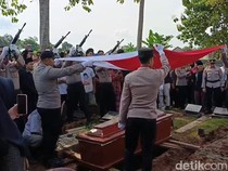Video: Momen Pemakaman Briptu Anumerta Ghalib Belangsung Khidmat