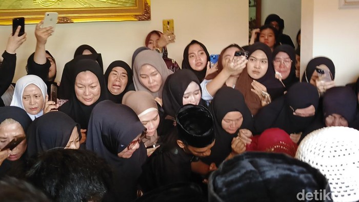 Jenazah Briptu (anumerta) Ghalib tiba dirumah duka di Kecamatan Tanjung Senang, Bandar Lampung.