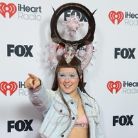 Dalam wawancara dengan Page Six, Jojo Siwa mengungkapkan bahwa riasan wajahnya membutuhkan waktu sekitar empat jam. Foto: Christopher Polk/Variety via Getty Images