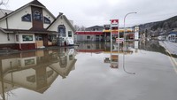 Drummondville hanyalah salah satu dari beberapa komunitas Quebec yang berada dalam pengawasan banjir karena cuaca ringan dan hujan menyebabkan permukaan air tinggi di beberapa sungai di bagian tengah dan selatan provinsi tersebut.