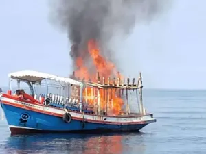 Turis Hilang Misterius Setelah Kebakaran Kapal Hebat di Thailand