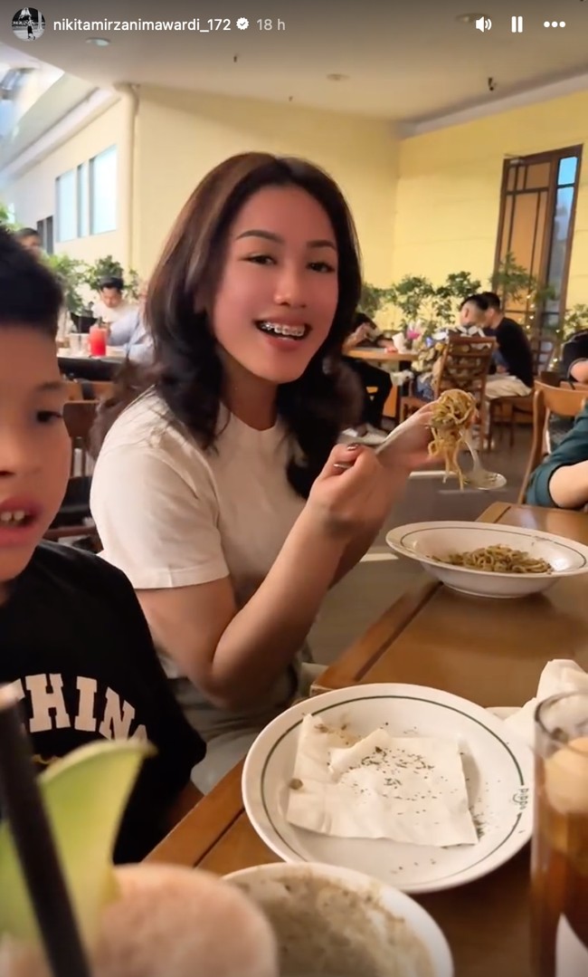 Cara bicara Lolly juga terdengar lebih lembut. Banyak yang berharap Lolly akan menjadi semakin positif. Foto: Instagram/@nikitamirzanimawardi_172