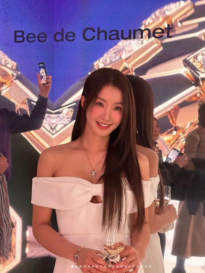 Lee Si Young eksis selama Paris Fashion Week 2025 Lee Si Young eksis selama Paris Fashion Week 2025