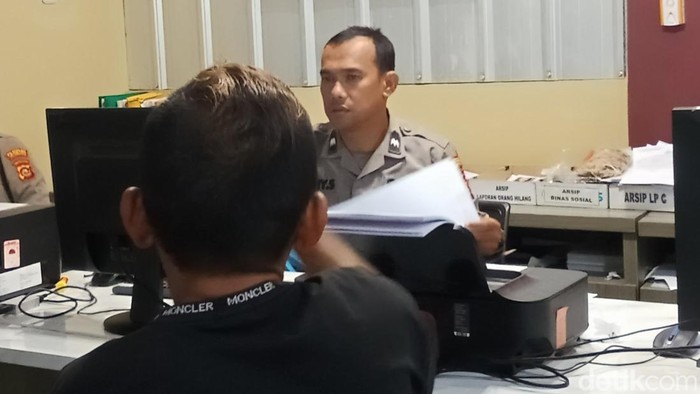 M Marwan (44) melaporkan rekan sesama jukirnya diduga permasalahan lahan parkir.