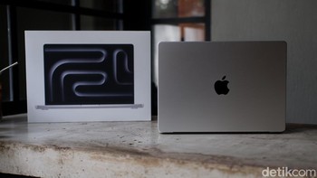 Berikut harganya: - MacBook Pro 14 inch M4 (CPU 10-core GPU 10-core) RAM 16 GB Storage 512 GB Rp 27.999.000 - MacBook Pro 14 inch M4 (CPU 10-core GPU 10-core) RAM 24 GB Storage 1 TB Rp 34.499.000 - MacBook Pro 14 inch M4 Pro (CPU 12-core GPU 16-core) RAM 24 GB Storage 512 GB Rp 34.999.000 - MacBook Pro 14 inch M4 Pro (CPU 12-core GPU 20-core) RAM 24 GB Storage 1 TB Rp 41.999.000 Foto: Adi Fida Rahman/detikINET