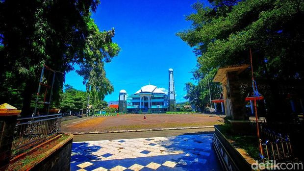 Masjid Agung Palabuhanratu.