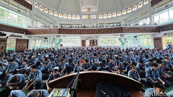 Masjid Agung Palabuhanratu.