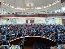 Menggapai Malam 1.000 Bulan di Masjid Agung Palabuhanratu