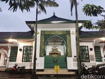 Ternyata ST12 Sering Iktikaf di Masjid Bersejarah Bandung Ini