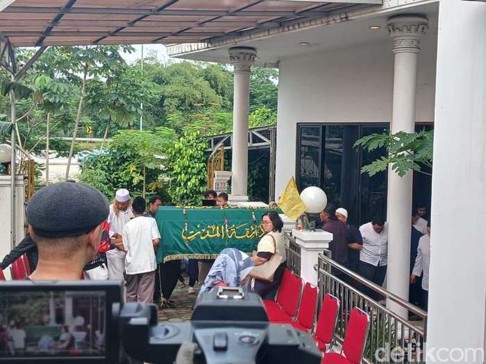 Suasana rumah duka Mat Solar.