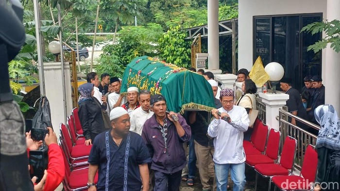 Suasana rumah duka Mat Solar.