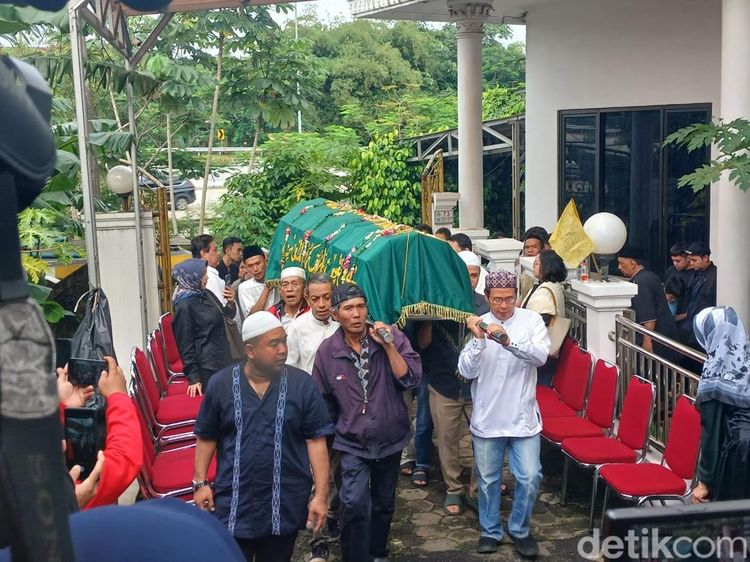 Suasana Rumah Duka Mat Solar