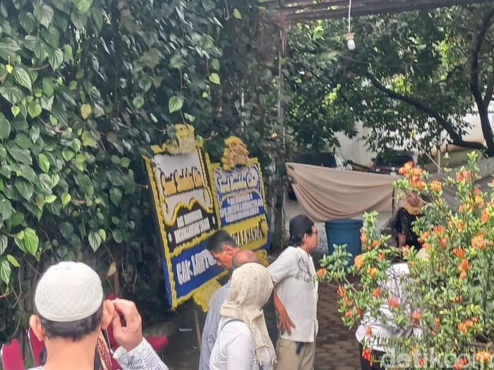 Suasana rumah duka Mat Solar.