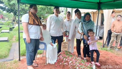 Pemakaman Mat Solar.