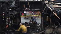Kebakaran tersebut diduga terjadi akibat korsleting listrik.   