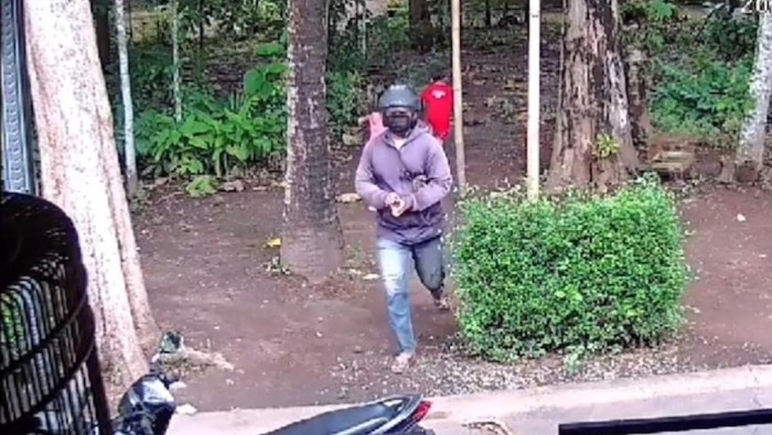 Pelaku penjambretan saat beraksi di Pandowan, Galur, Kulon Progo, Selasa (18/3/2025).