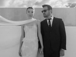 Potret Pernikahan Eks Suami Jennifer Aniston dengan Aktris Lebih Muda 23 Tahun