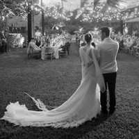 Nicole dan Justin menikah setelah dikenalkan oleh aktor Louisa Jacobson pada 2022 di sebuah pesta. Setahun kemudian mereka mulai berpacaran dan tak butuh waktu lama untuk pasangan itu memutuskan segera menikah. Foto: Instagram @voguemagazine