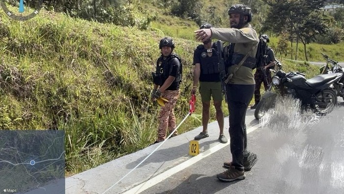 Polisi mendatangi tempat kejadian penembakan honorer Disdukcapil Intan Jaya.