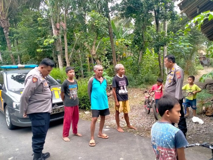 Polisi mengecek TKP penjambretan di Banaran, Galur, Kulon Progo, Selasa (18/3/2025).