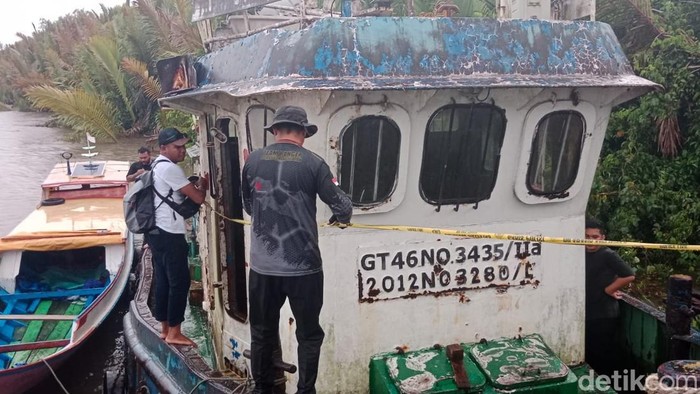 Polres Sorong Selatan mengamankan kapal yang diduga dicuri di Perairan Kais.