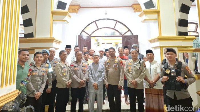 Polres Sorsel salat gaib mendoakan 3 personel gugur ditembak di Way Kanan, Lampung.