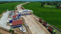 Foto udara Ruas Tol Kraksan-Paiton sepanjang 23,13 Km akan beroperasi fungsional selama arus mudik Hari Raya Idul Fitri 1446 Hijriah. 
