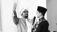 Beruntung Syakir dapat melunasi hutang tersebut. Ia mendapatkan bantuan tak terduga dari sosok yang amat dikaguminya, almarhum Habib Hasan bin Jafar Assegaf. Foto: Instagram syakirdaulay