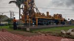 Potret Truk Tua Pengebor Tanah Jadi Menara Masjid di Indramayu