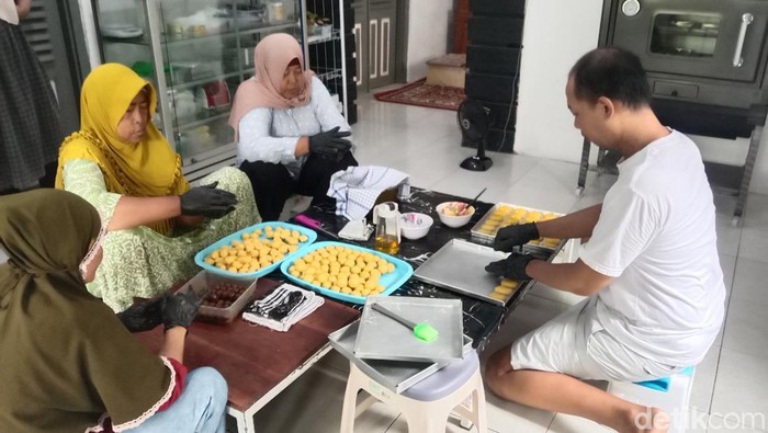 Produksi kue nastar mangga khas Indramayu laris manis jelang Lebaran