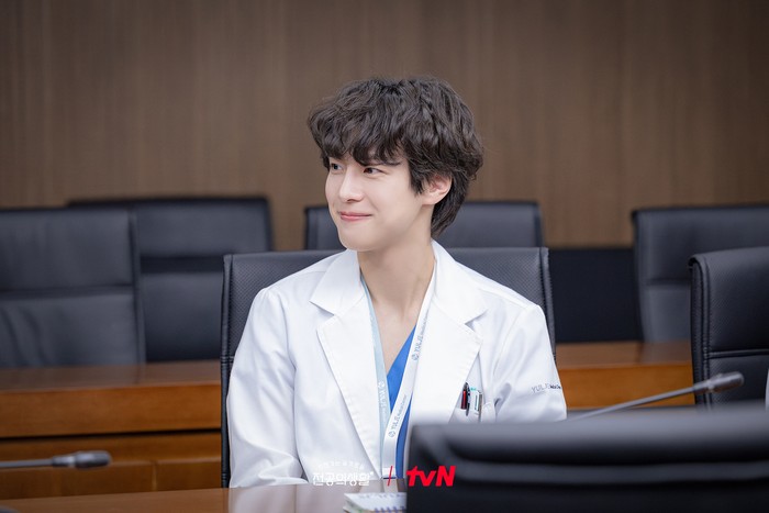 Kang You Seok memerankan Uhm Jae Il di drama Korea Resident Playbook. Drakor ini akan tayang di tvN dan Netflix mulai 12 April 2025.