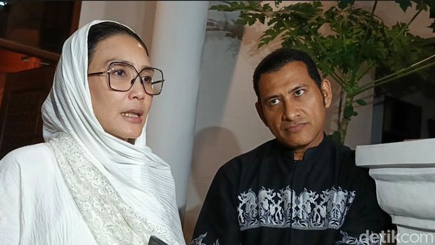 Rieke Diah Pitaloka dan Said Bajuri takziah ke rumah Mat Solar.