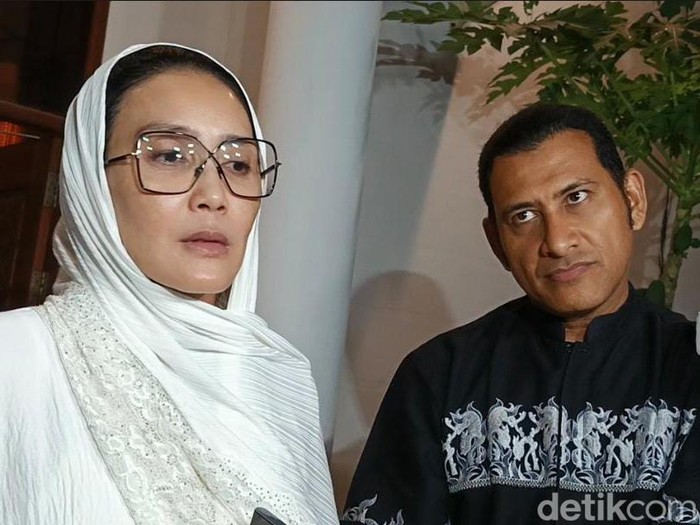 Rieke Diah Pitaloka dan Said Bajuri takziah ke rumah Mat Solar.