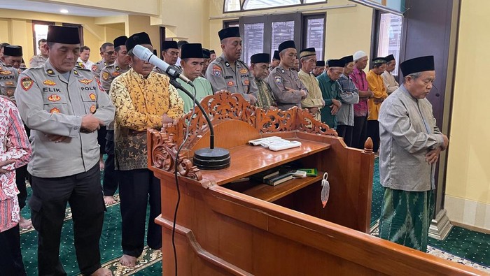 salat gaib Polres Mojokerto