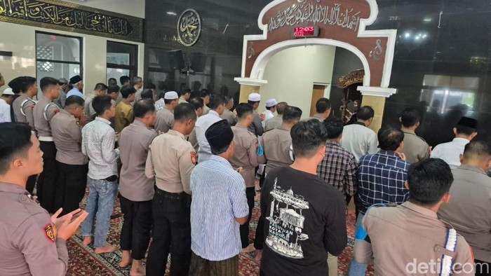 Salat Gaib untuk 3 Polisi Gugur dalam Tugas di Lampung