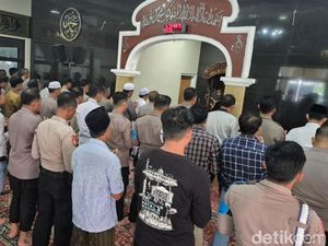 Polres Pasuruan Kota-Komunitas Cinta Kamtibmas Salat Gaib untuk 3 Polisi Lampung