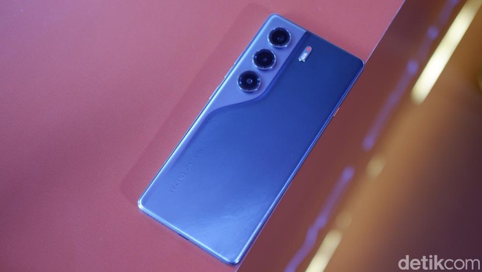 Tecno Camon 40