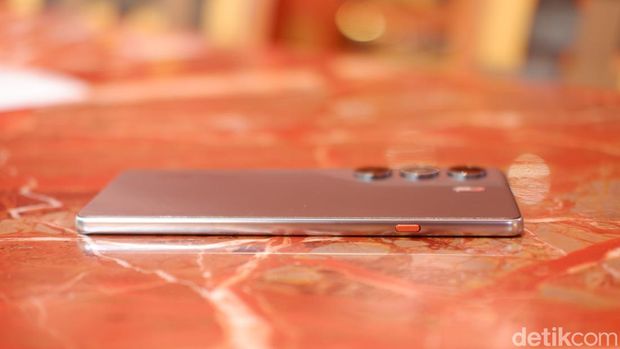 Tecno Camon 40