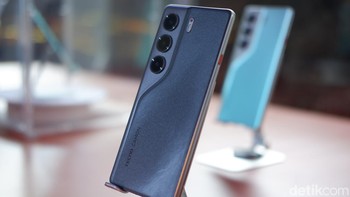 Di sektor performa, Tecno Camon 40 ditenagai chipset MediaTek Helio G100 Ultimate (6nm), dipadukan dengan CPU octa-core yang memiliki kecepatan hingga 2,2 GHz dan GPU Mali-G57 MC2. Kombinasi ini memastikan kinerja lancar untuk kebutuhan sehari-hari, mulai dari multitasking hingga bermain game ringan. / Foto: Adi Fida Rahman/detikINET